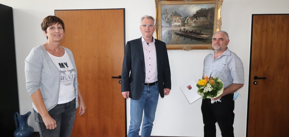 Bild v.l.n.r. Monika Felten, Bürgermeister Uwe Bruchhäuser, Karl-Heinz Reinig