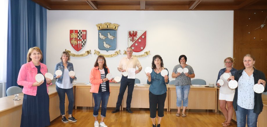 Bürgermeister Uwe Bruchhäuser und die Leitungen der Kindertagesstätten in Kommunaler Trägerschaft 