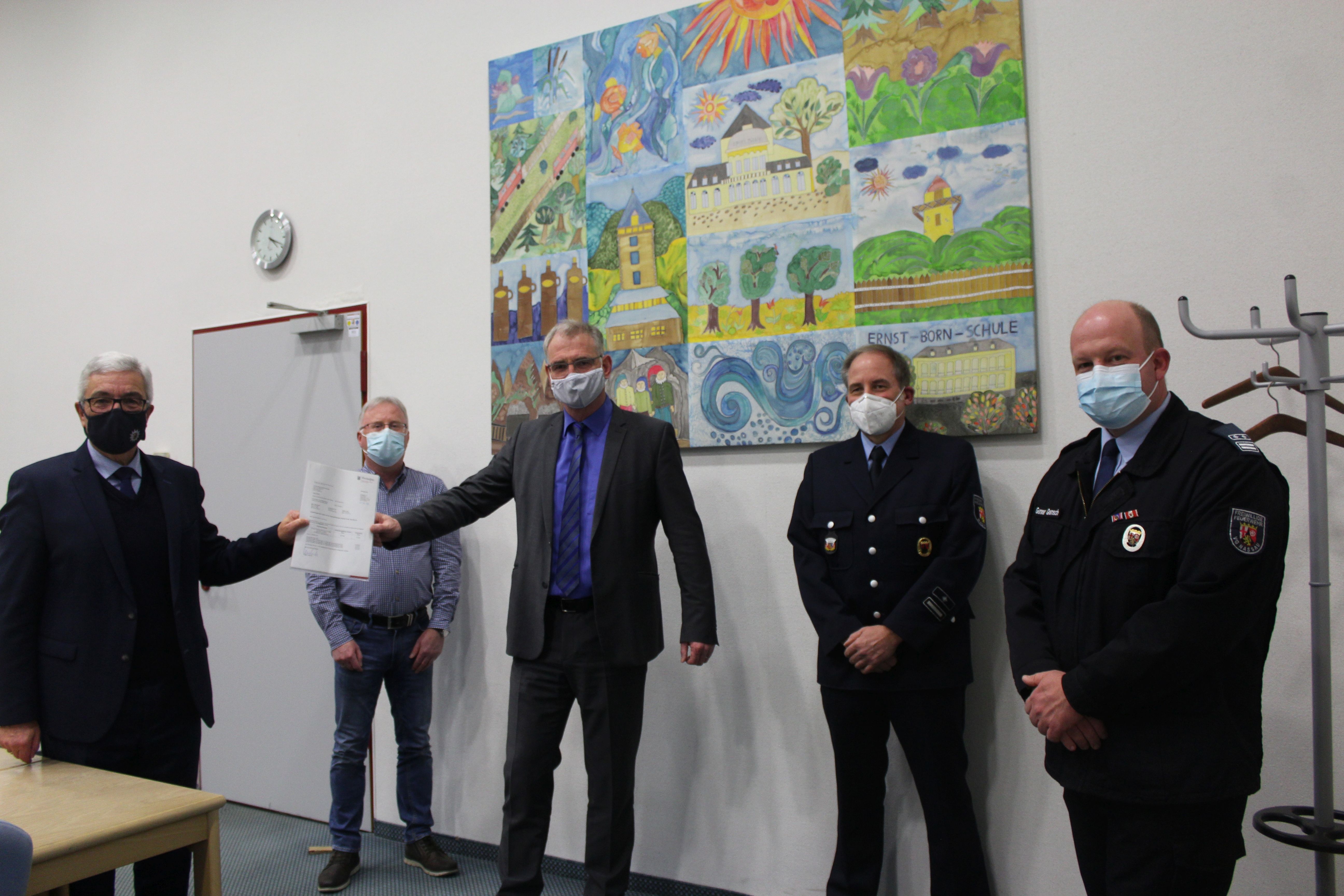 (von links) Roger Lewentz (Innenminister Rheinland-Pfalz), Michael Diel (Feuerwehr-Sachbearbeiter), Uwe Bruchhäuser (Bürgermeister), Carsten Reifert (Wehrführer Bad Ems u. stellv. Wehrleiter) und Gunnar Gramsch (Wehrleiter)