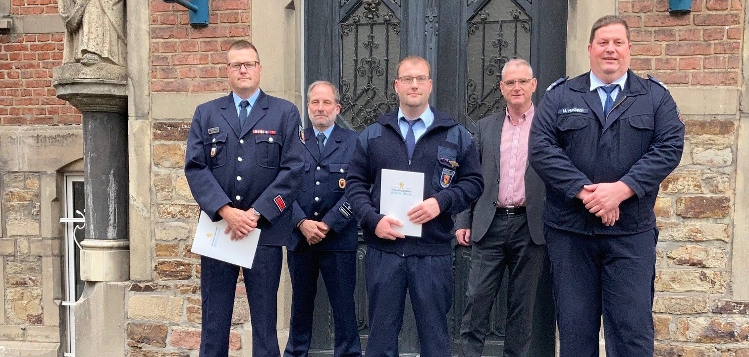 Bild Übergabe an den neuen Wehrführer