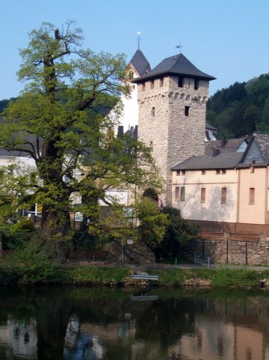 17148a Eiche Torturm Kirche.jpg